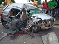 कार व टैंकर में टक्कर, तीन की मौत, दो जख्मी